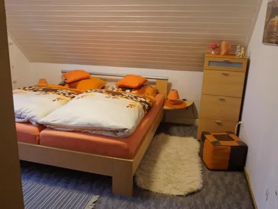 Schlafzimmer 1 Kinderbett
