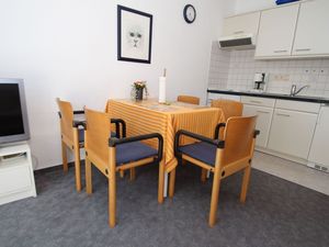 23290794-Ferienwohnung-4-Dornumersiel-300x225-3