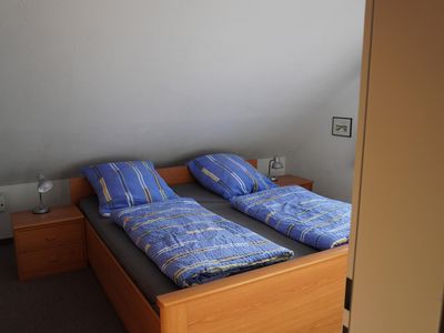 Schlafzimmer mit Doppelbett