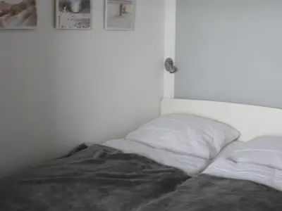 Schlafzimmer mit Doppelbett