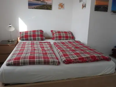 Schlafzimmer 1