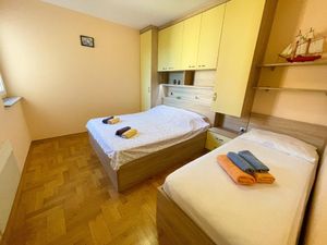 23349910-Ferienwohnung-5-Dramalj-300x225-2