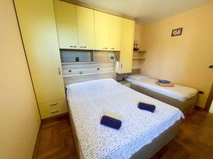 23349910-Ferienwohnung-5-Dramalj-300x225-3