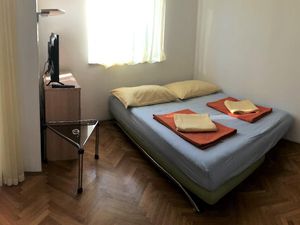 23783624-Ferienwohnung-4-Dramalj-300x225-1