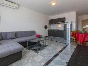 22686695-Ferienwohnung-2-Dramalj-300x225-2