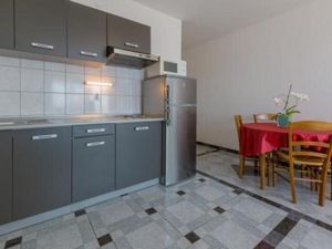 22686695-Ferienwohnung-2-Dramalj-300x225-3