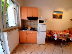 23783642-Ferienwohnung-2-Dramalj-300x225-4