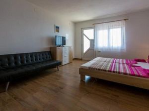 22309145-Ferienwohnung-2-Dramalj-300x225-2