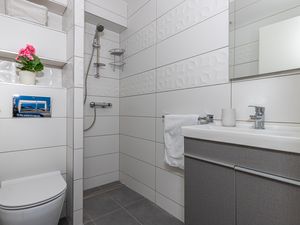 23768819-Ferienwohnung-6-Dramalj-300x225-1