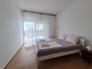 23964240-Ferienwohnung-5-Dramalj-300x225-1