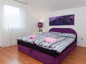 23776880-Ferienwohnung-7-Dramalj-300x225-2