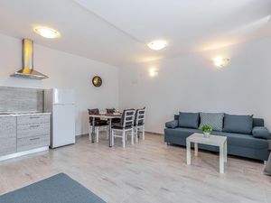 23445205-Ferienwohnung-3-Dramalj-300x225-1