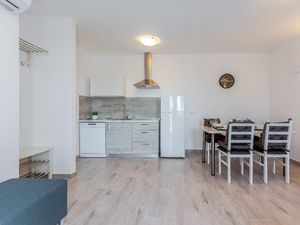 23445205-Ferienwohnung-3-Dramalj-300x225-2