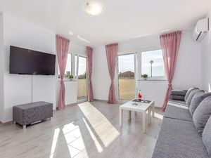 23445156-Ferienwohnung-6-Dramalj-300x225-3