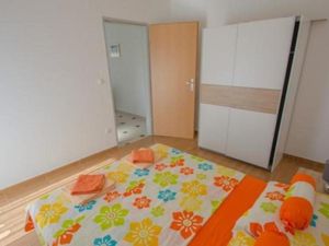 22309127-Ferienwohnung-2-Dramalj-300x225-1