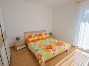 22309127-Ferienwohnung-2-Dramalj-300x225-2