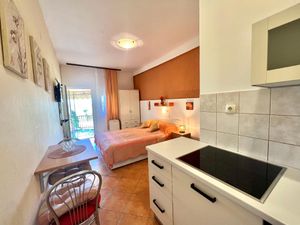 23783650-Ferienwohnung-2-Dramalj-300x225-5