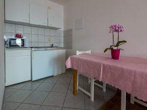 19056057-Ferienwohnung-2-Dramalj-300x225-1