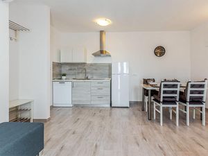 24003291-Ferienwohnung-3-Dramalj-300x225-3