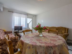 19096456-Ferienwohnung-2-Dramalj-300x225-4