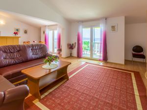 19096496-Ferienwohnung-4-Dramalj-300x225-3