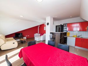 19125726-Ferienwohnung-4-Dramalj-300x225-4