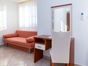 23547904-Ferienwohnung-5-Dramalj-300x225-1