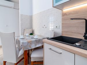 23547897-Ferienwohnung-3-Dramalj-300x225-3