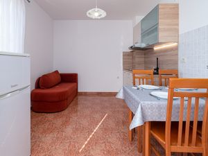 23547909-Ferienwohnung-3-Dramalj-300x225-3