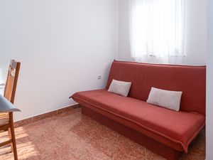 23547912-Ferienwohnung-5-Dramalj-300x225-1