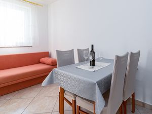 23547906-Ferienwohnung-5-Dramalj-300x225-4