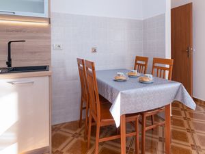 23547908-Ferienwohnung-3-Dramalj-300x225-3