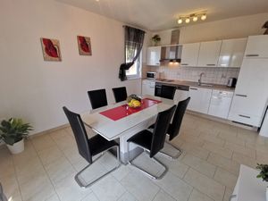 23960054-Ferienwohnung-6-Dramalj-300x225-5