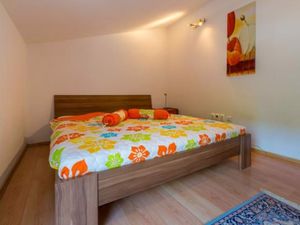 23768855-Ferienwohnung-4-Dramalj-300x225-1