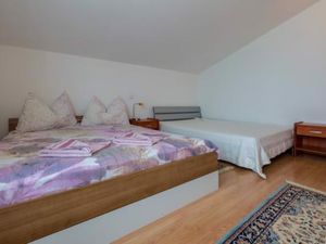 23768855-Ferienwohnung-4-Dramalj-300x225-2