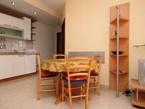 23928559-Ferienwohnung-4-Dramalj-300x225-3