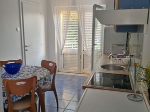 23928628-Ferienwohnung-2-Dramalj-300x225-3