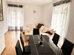 23771845-Ferienwohnung-5-Dramalj-300x225-5