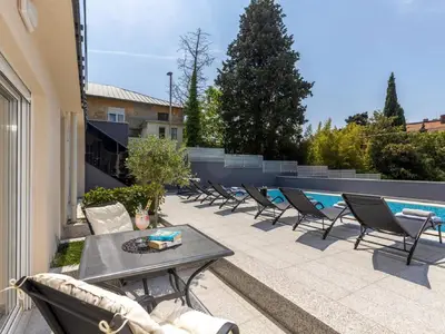 PoolOfHouse