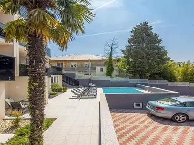 PoolOfHouse