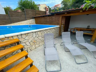 PoolOfHouse