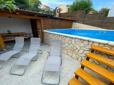 PoolOfHouse