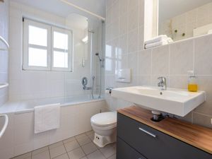 24026667-Ferienwohnung-6-Dranske-300x225-5