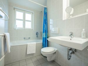 24026682-Ferienwohnung-6-Dranske-300x225-5