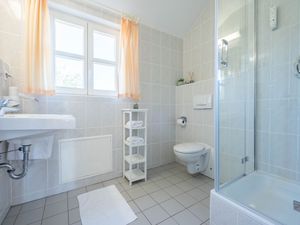 24026592-Ferienwohnung-4-Dranske-300x225-5