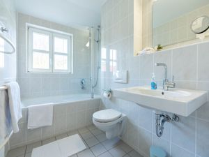 24026646-Ferienwohnung-6-Dranske-300x225-5