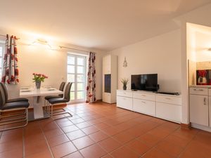 24026670-Ferienwohnung-4-Dranske-300x225-1