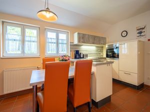 24026645-Ferienwohnung-4-Dranske-300x225-1