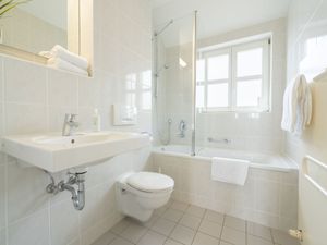 24026673-Ferienwohnung-6-Dranske-300x225-5