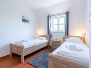 24026692-Ferienwohnung-4-Dranske-300x225-5